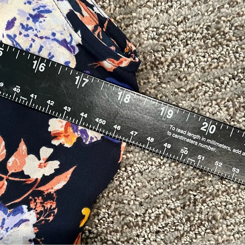 NWOT - MAURICES Dark Navy Floral Dressy V-Neck Sleeveless Top in Size M - Picture 5 of 9